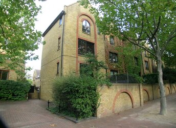 Roding Mews, Wapping West,
            E1W